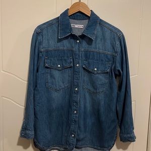 Western denim shirt with white stone buttons